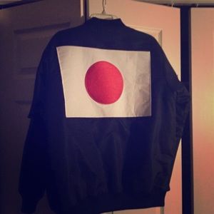 MEDIUM. BLACK BOMBER JACKET. NEVER WORN